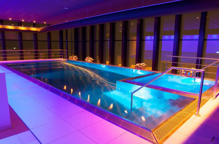 BLUE Wellnessresort Leiden- Panorama Zwembad