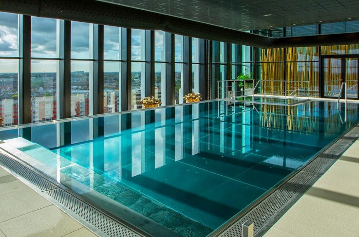 BLUE Wellnessresort Leiden- Panorama Zwembad