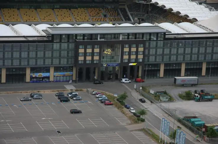 Aanzicht hotel in voetbalstadion