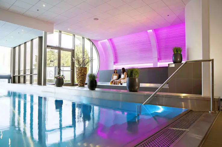 BLUE Wellnessresort Sittard - Binnenzwembad