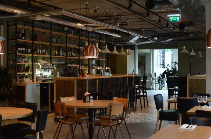Kitchen & Bar