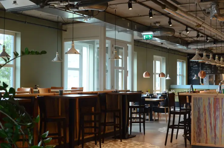 Kitchen & Bar