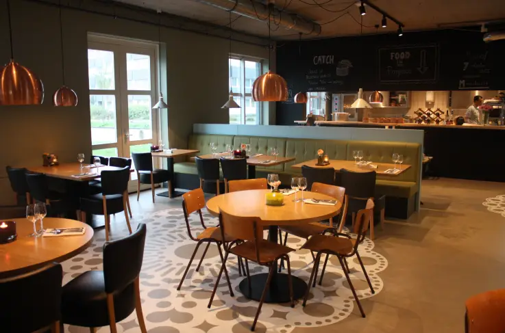 Kitchen & Bar