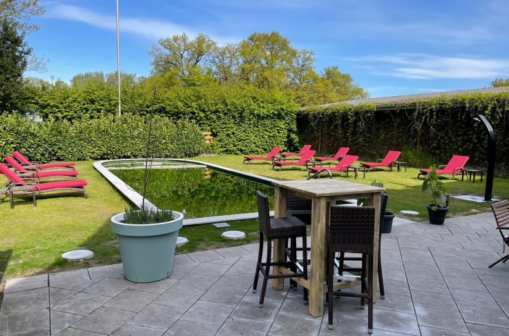 Ligweide met zwembad