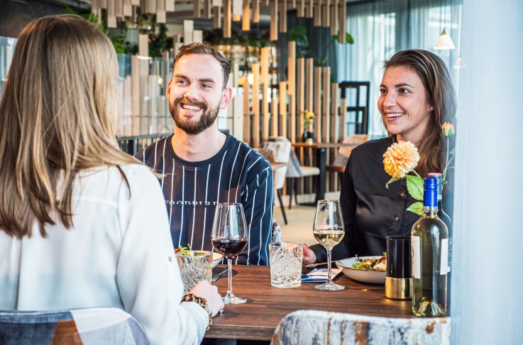 Marina Lounge-Restaurant