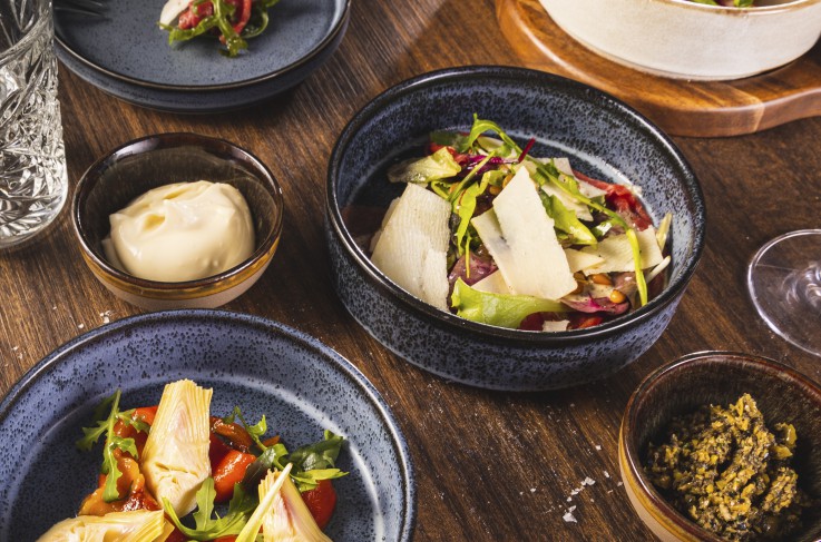 Marina Lounge-Restaurant Shared Dining