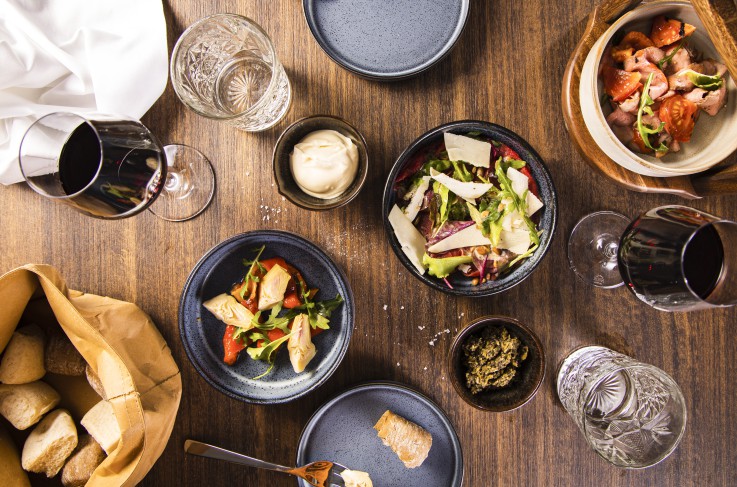 Marina Lounge-Restaurant Shared Dining