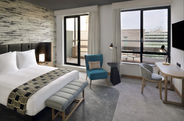 Classic Queen Balcony