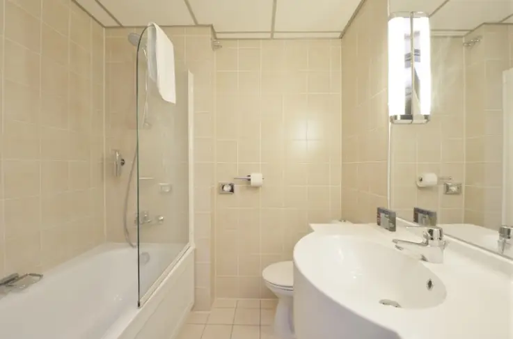 Bad en douche combinatie