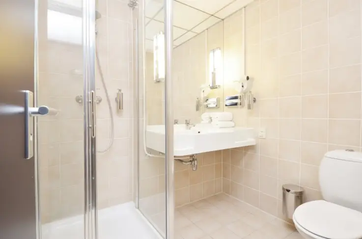 Badkamer met douche