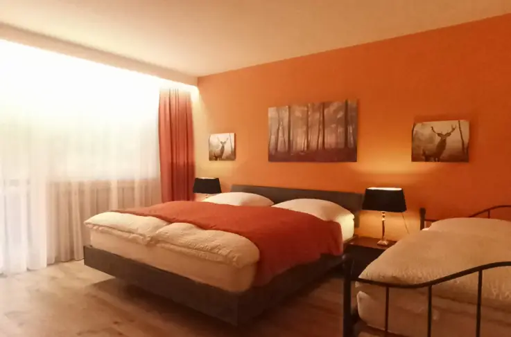 Moderne Driepersoons Familiekamer met balkon