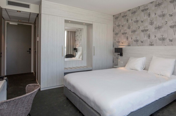 Luxe kamer met bad en douche