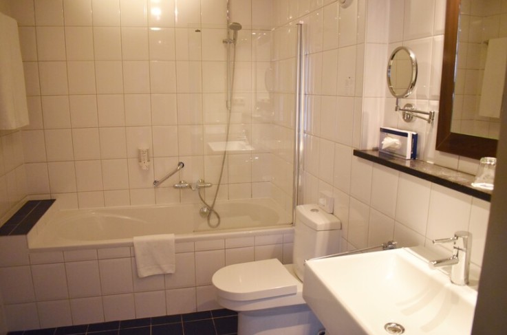 Standaard tweepersoonskamer badkamer