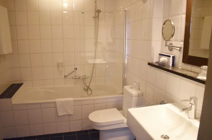 Standaard tweepersoonskamer badkamer