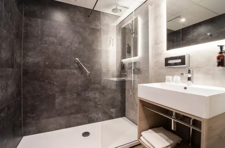 Comfort tweepersoonskamer badkamer