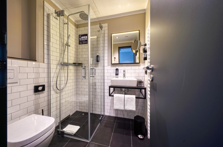 Standaard Tweepersoonskamer badkamer