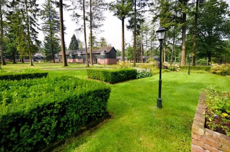Kamers verspreid over langdgoed