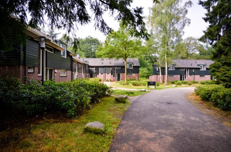 Kamers verspreid over langdgoed