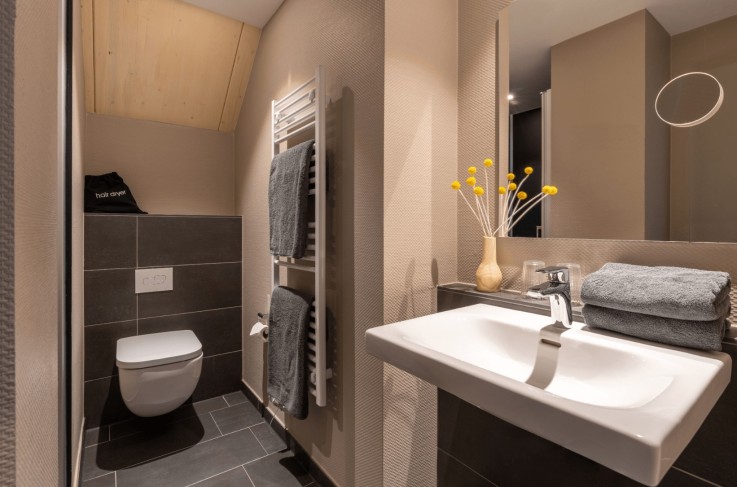 Badkamer Tweepersoonskamer met balkon Gästehaus Bakkerie