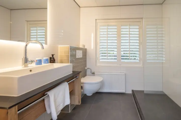 Standaard tweepersoonskamer badkamer