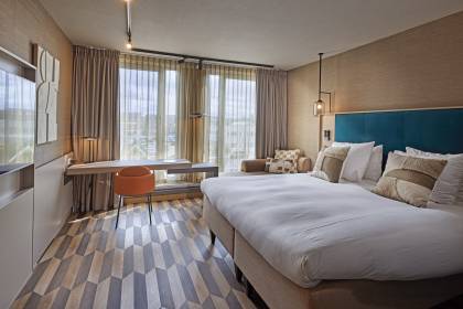 Carlton Oasis Hotel