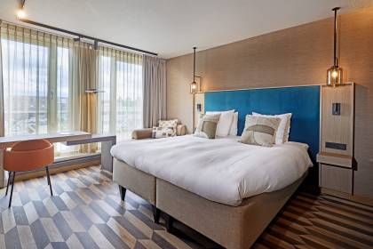 Carlton Oasis Hotel