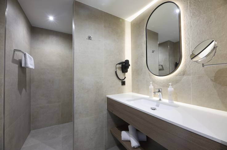 Standaard Tweepersoonskamer badkamer