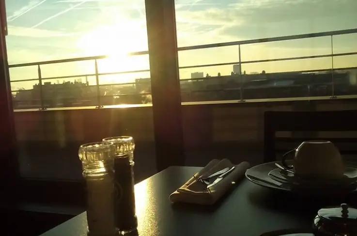 Tower Hotel - Uitzicht restaurant